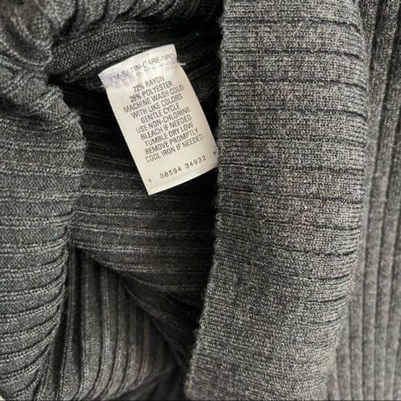 GNW Grey Long Sleeve Ribbed Sweater with Chainlink Keyhole Neckline - Picture 5 of 6